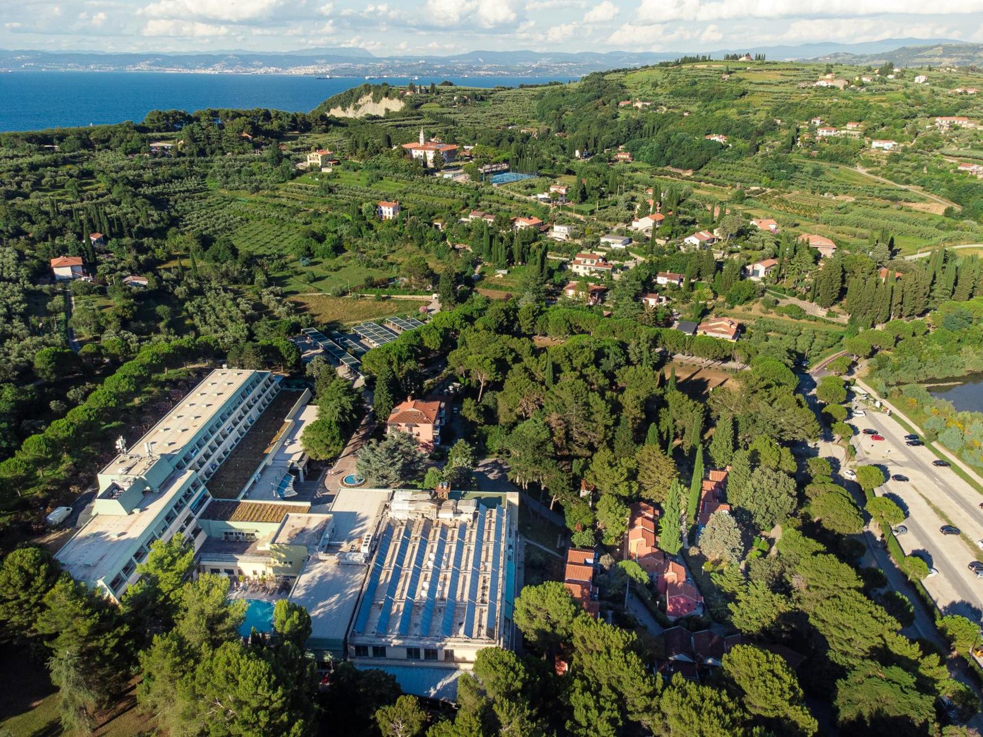 Hotel Svoboda - Terme Krka Strunjan Exterior photo