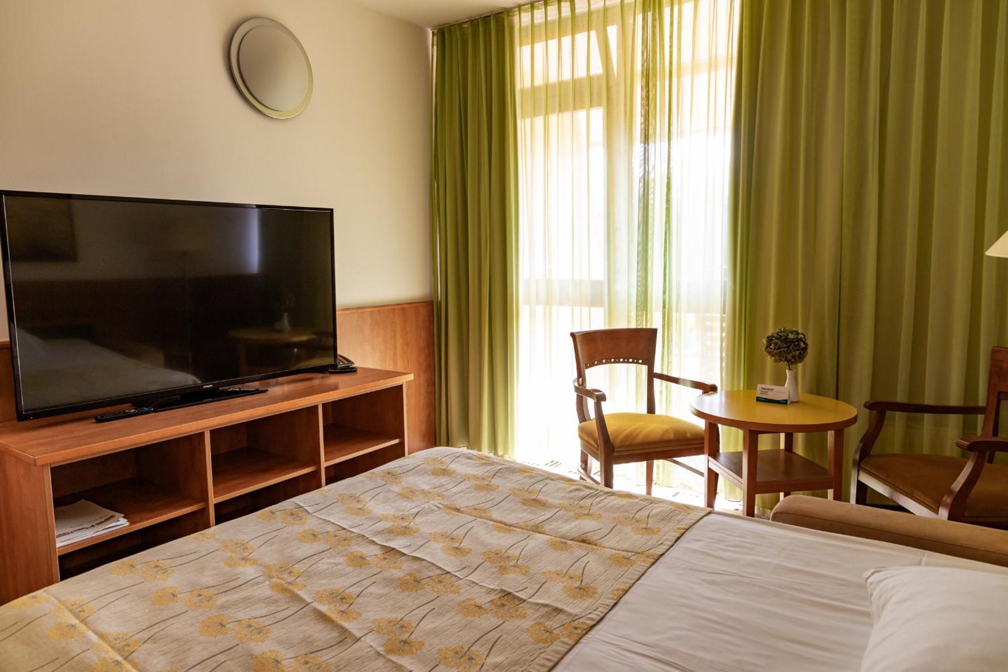 Hotel Svoboda - Terme Krka Strunjan Room photo