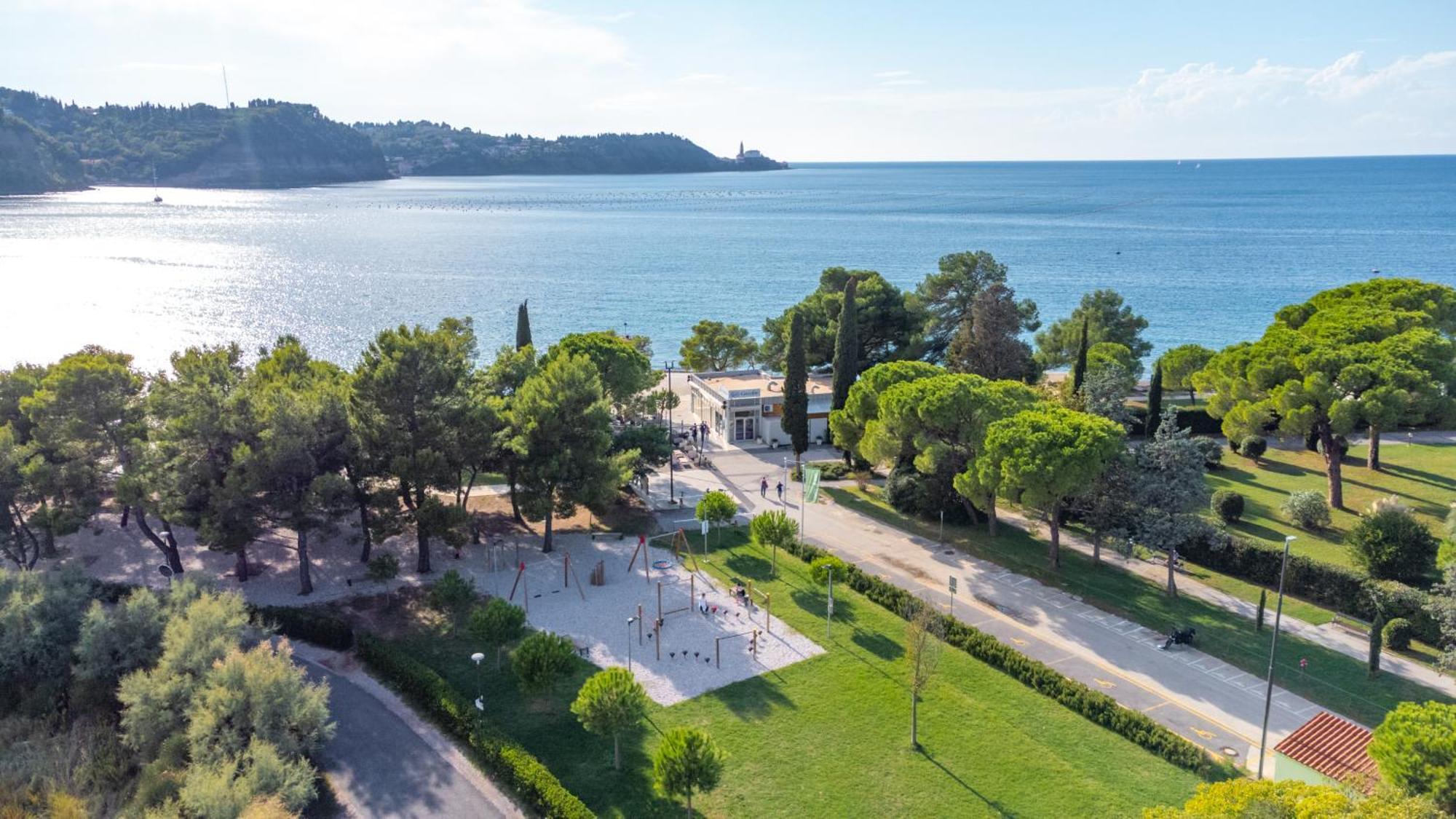 Hotel Svoboda - Terme Krka Strunjan Exterior photo